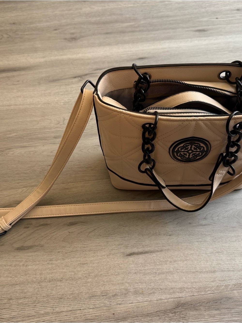 Quilted Cream Tote Bag with Black Trim - Picture 4 of 9